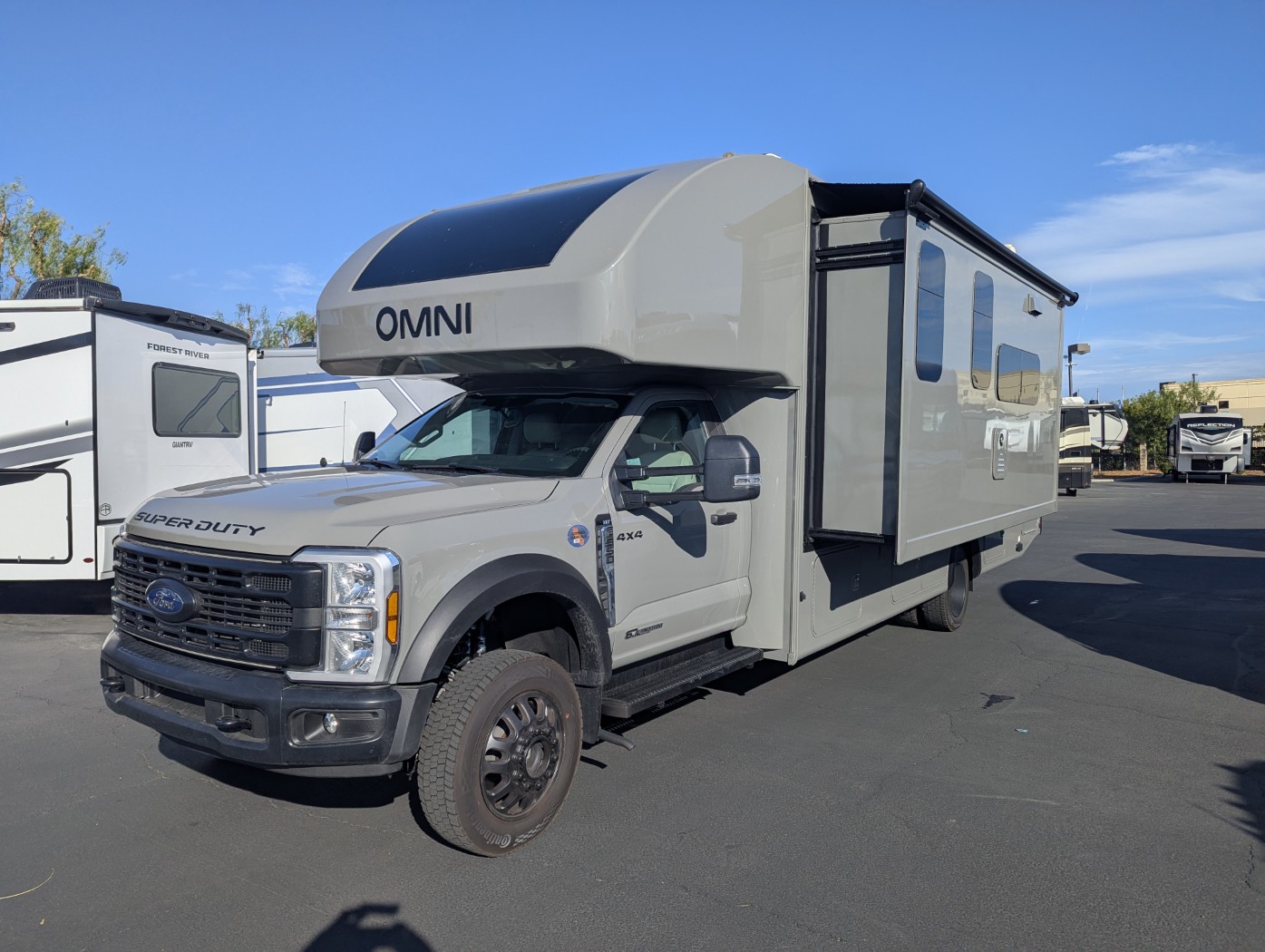 2027 Thor Motor Coach Omni Explorer X32 - Image 4