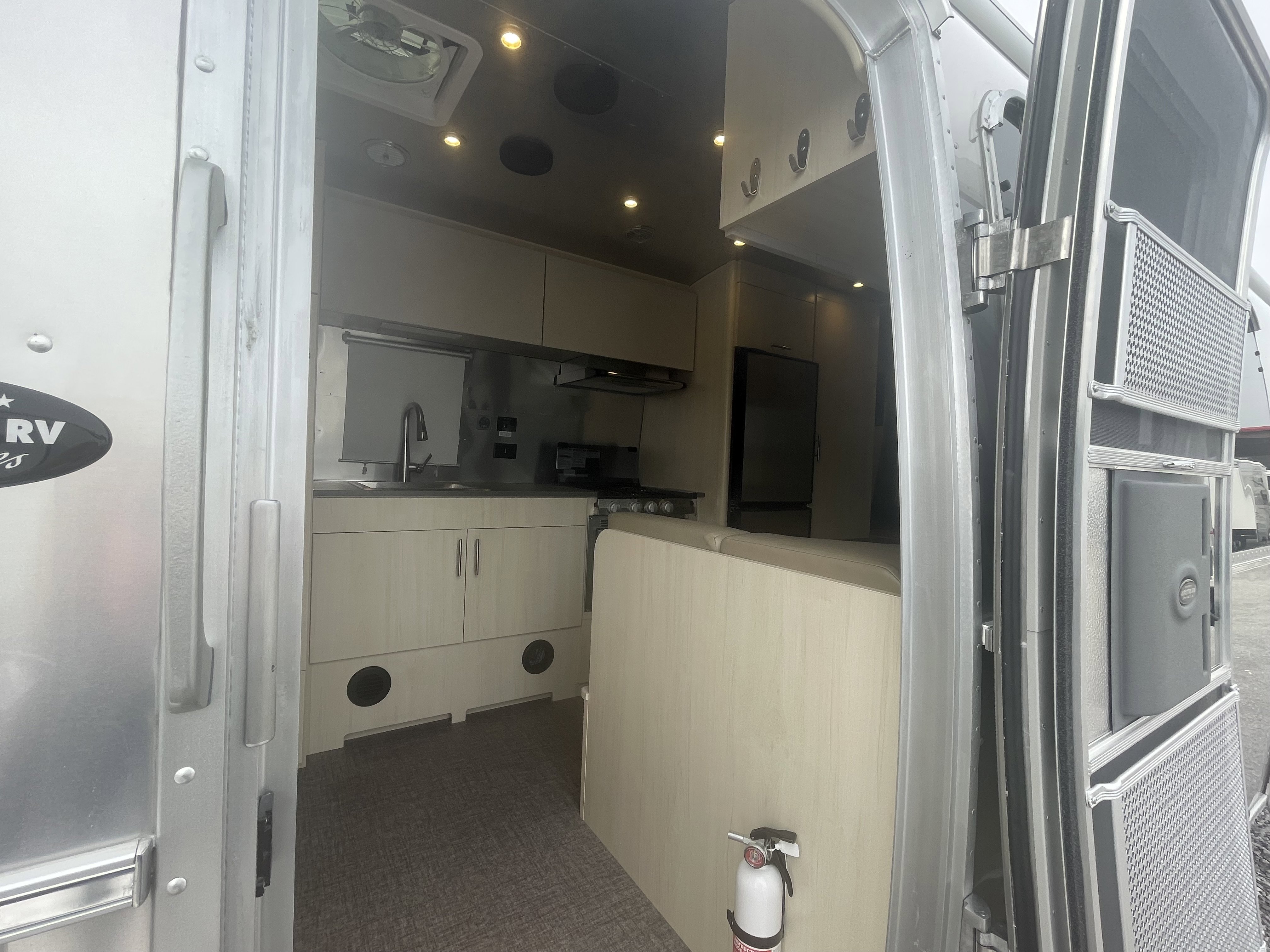 2026 AIRSTREAM FLYING CLOUD 23FBT - Image 8