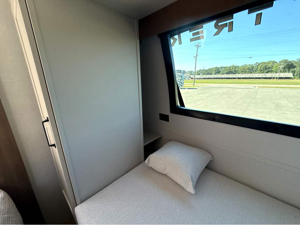 2027 VENTURE RV SPORTTREK 343VIK - Image 26