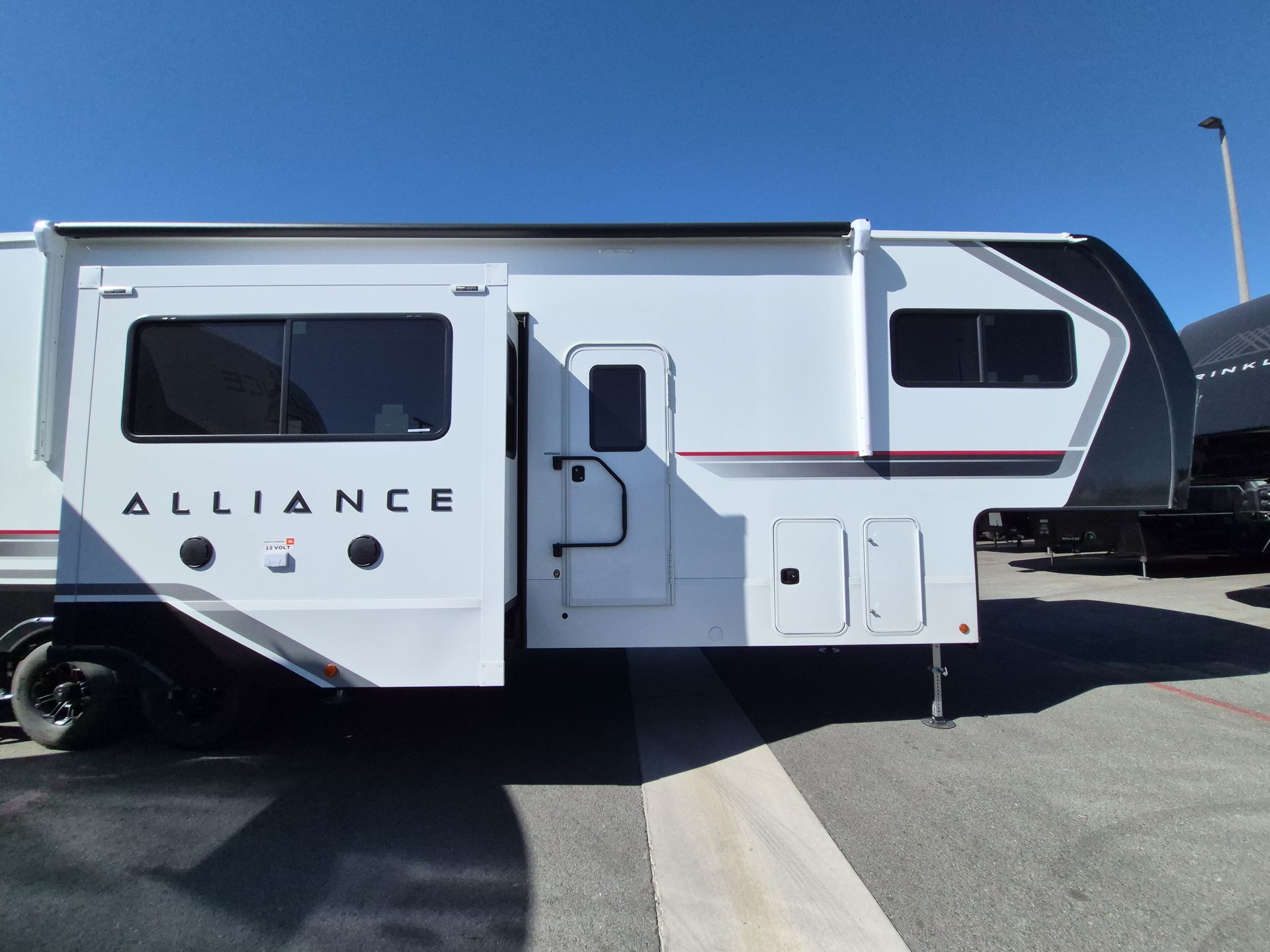 2027 Alliance RV Valor 35A14 - Image 3