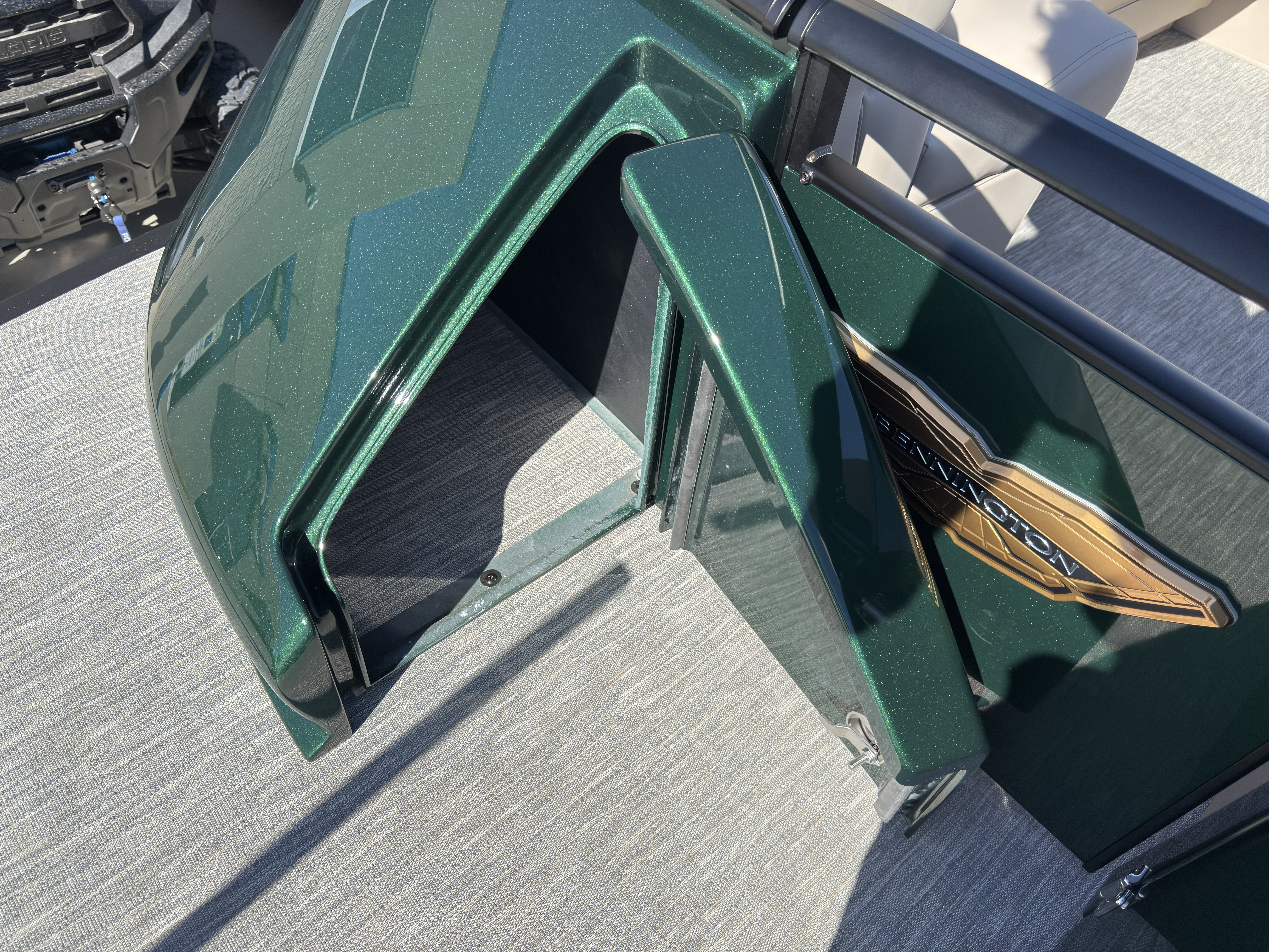 2026 Bennington 25QXSBA 425HP V10 Tritoon Pontoon - Image 86