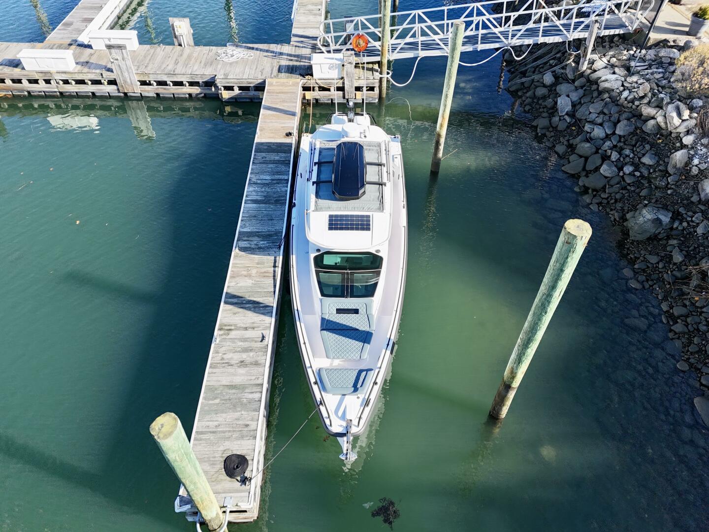 2023 Axopar 37 Cross Cabin - Image 11