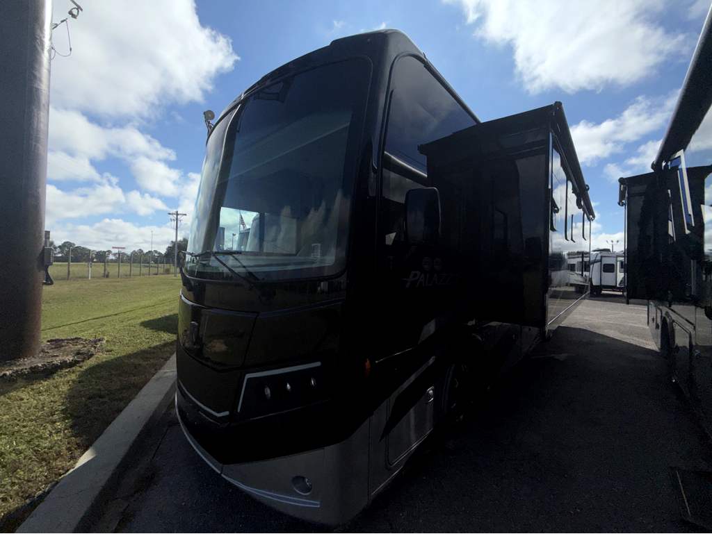2026 THOR MOTOR COACH PALAZZO 33.5 - Image 2