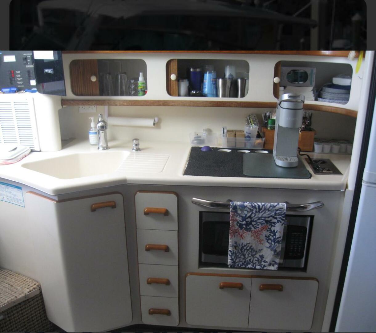 1993 Sea Ray 440 Sundancer - Image 13