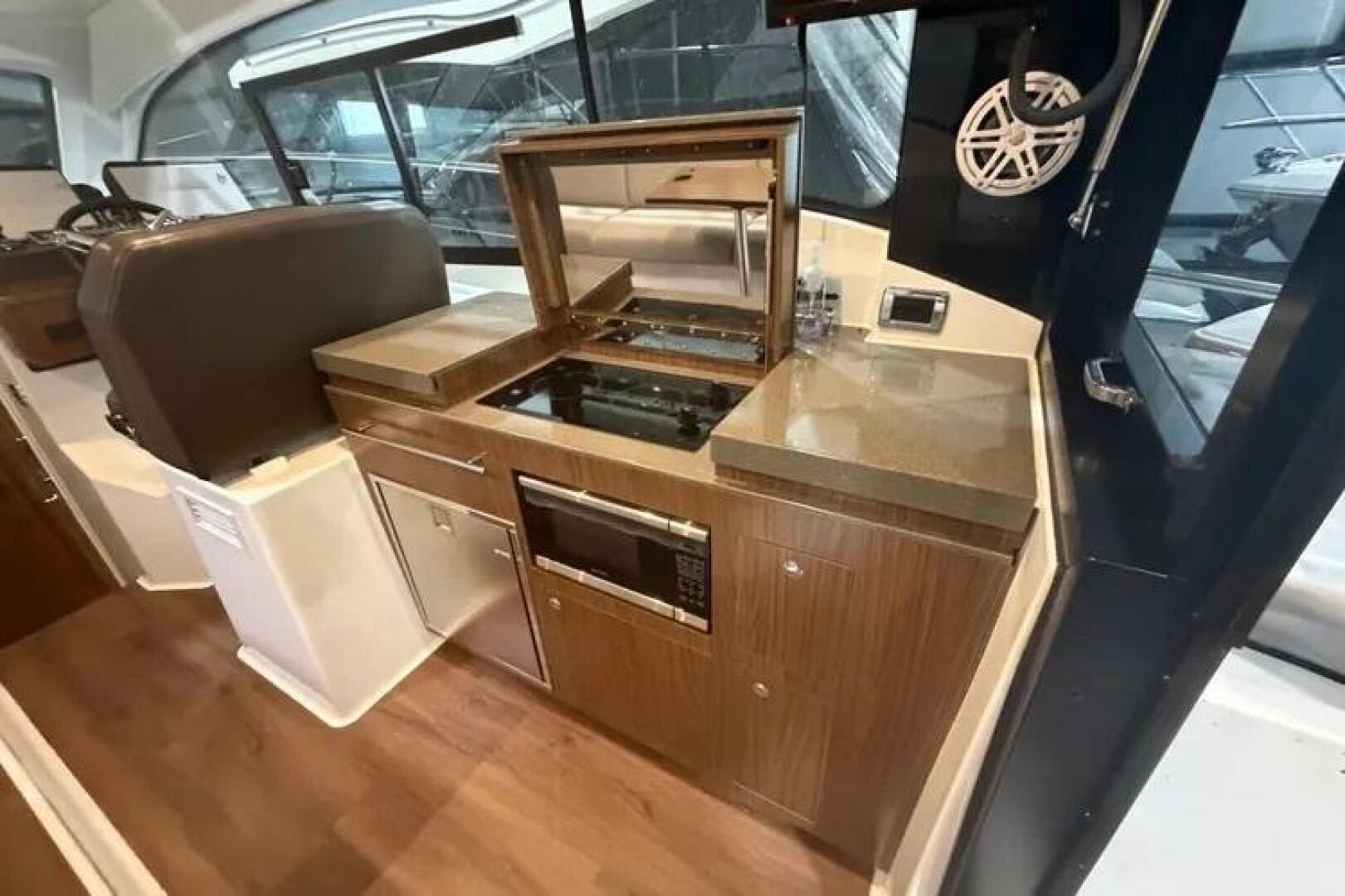 2022 Four Winns 355 Vista Coupe - Image 2