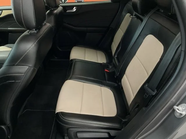 2022 Ford Escape Utility 4D Titanium AWD - Image 23