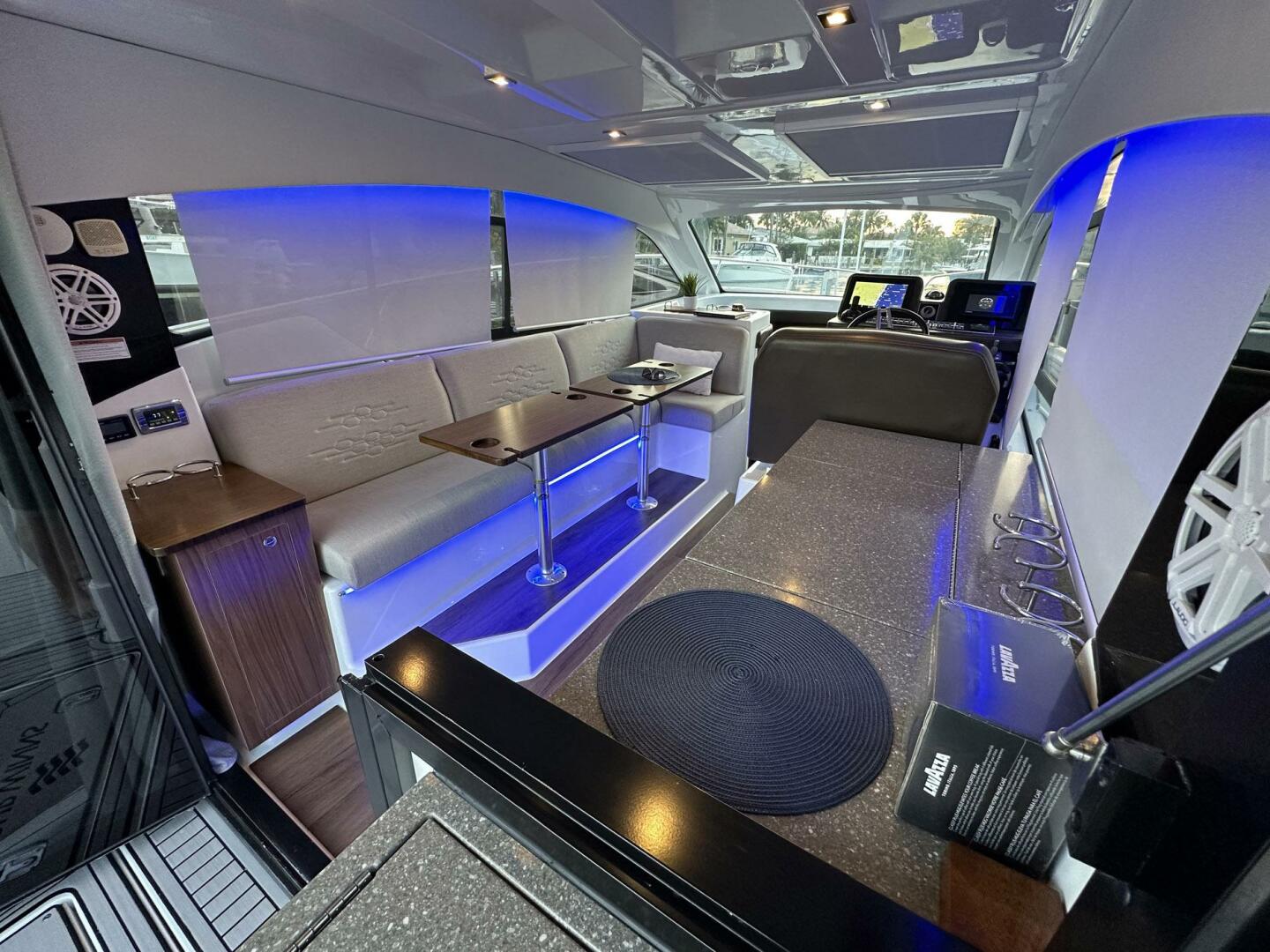 2020 Four Winns Vista 355 Coupe - Image 28