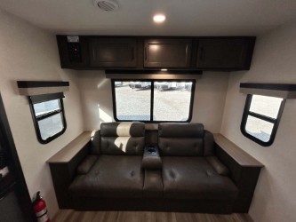 2026 VENTURE RV SPORTTREK STINGER 232VRL - Image 10