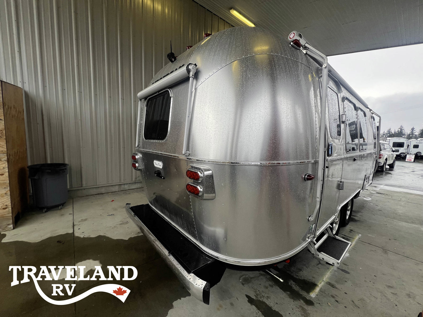2025 Airstream Flying Cloud 23FBT - Image 4