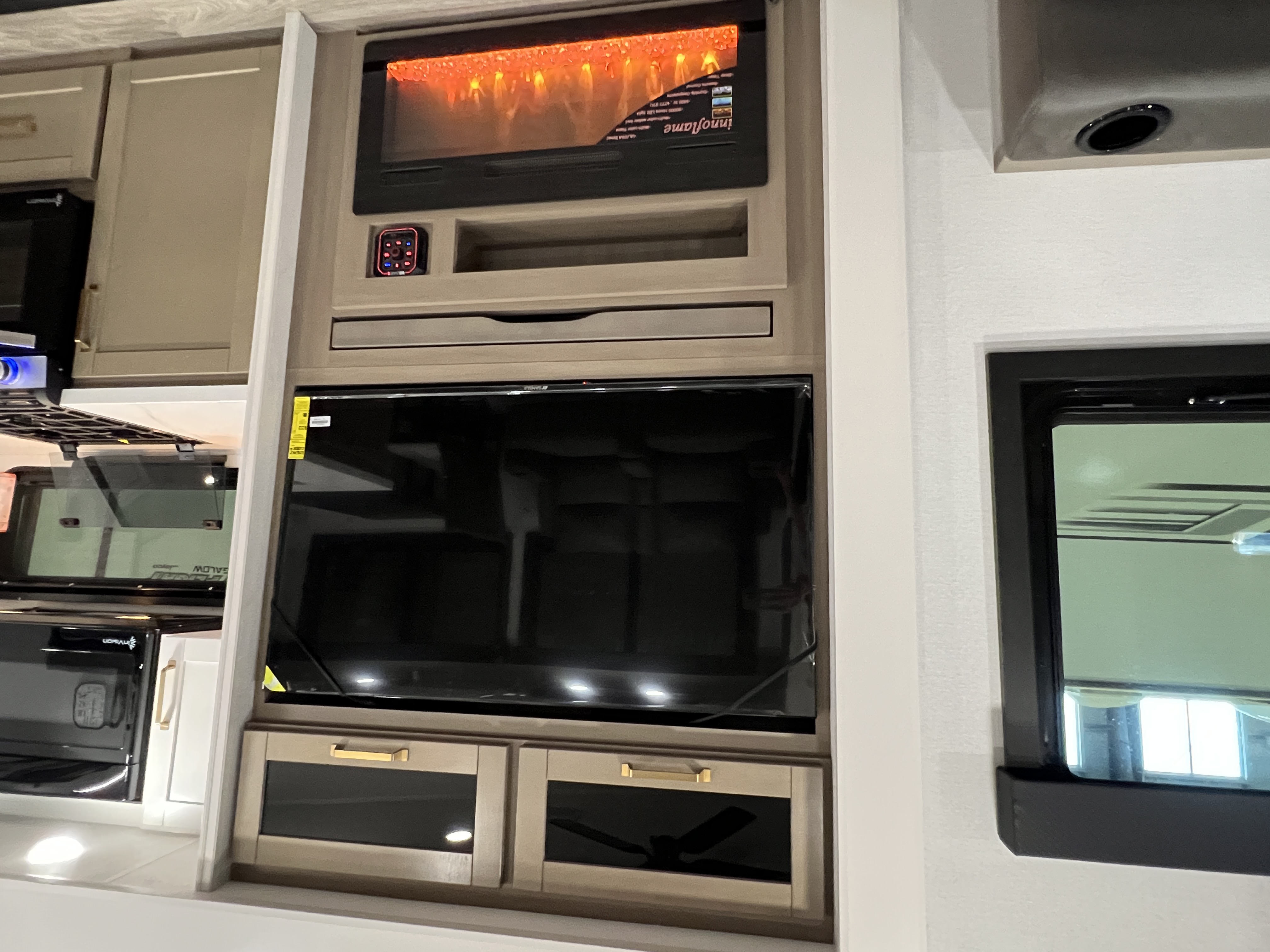 2027 Jayco Eagle 321RSTS - Image 12
