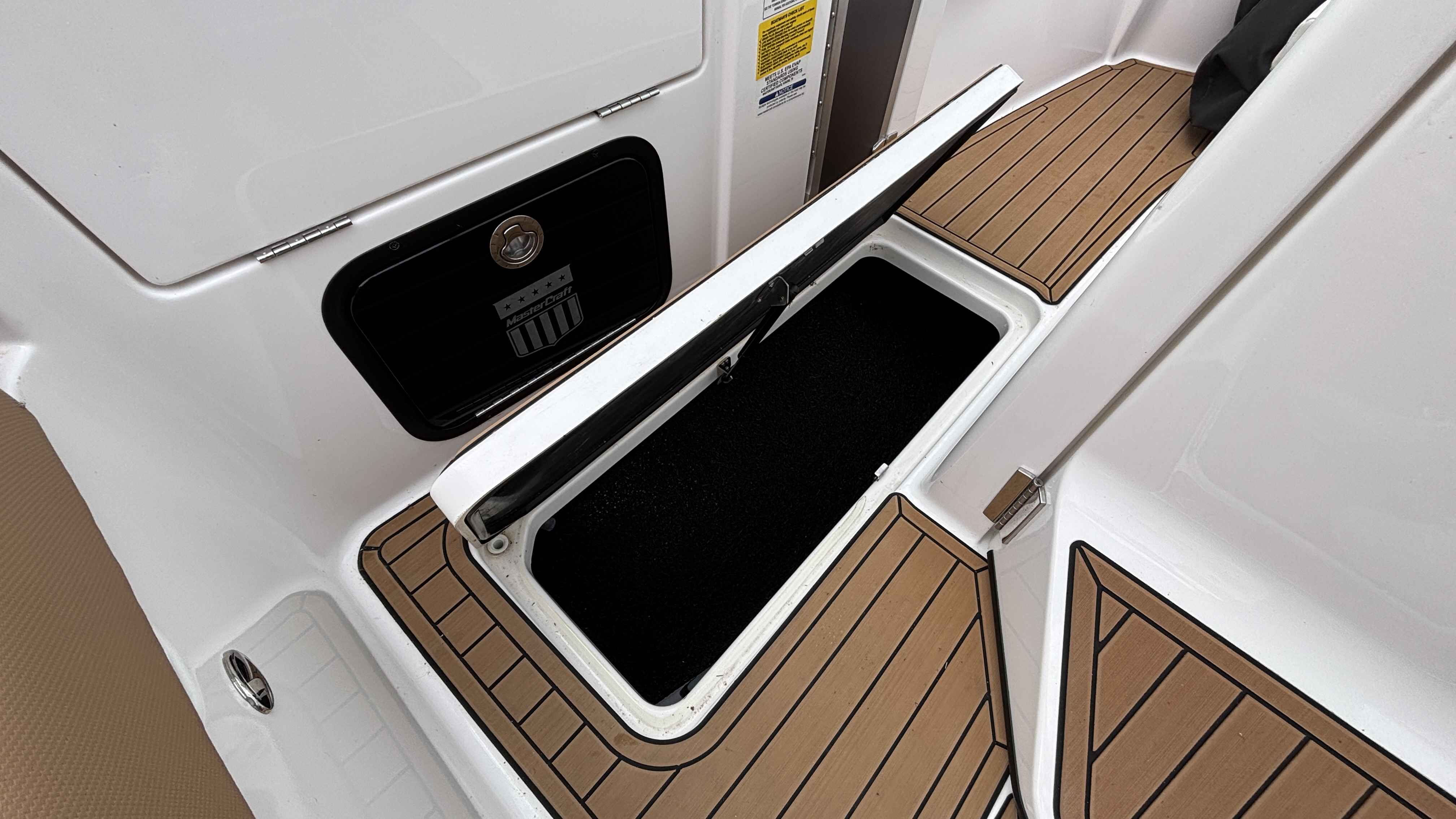 2022 MasterCraft X26 - Image 24