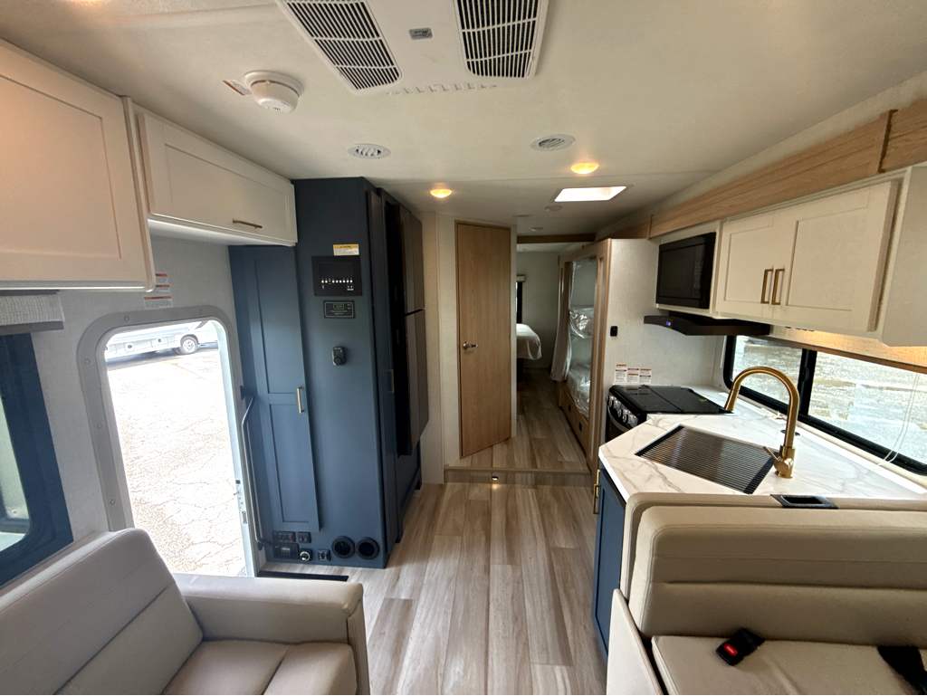2027 THOR MOTOR COACH MAGNITUDE GA31 - Image 15