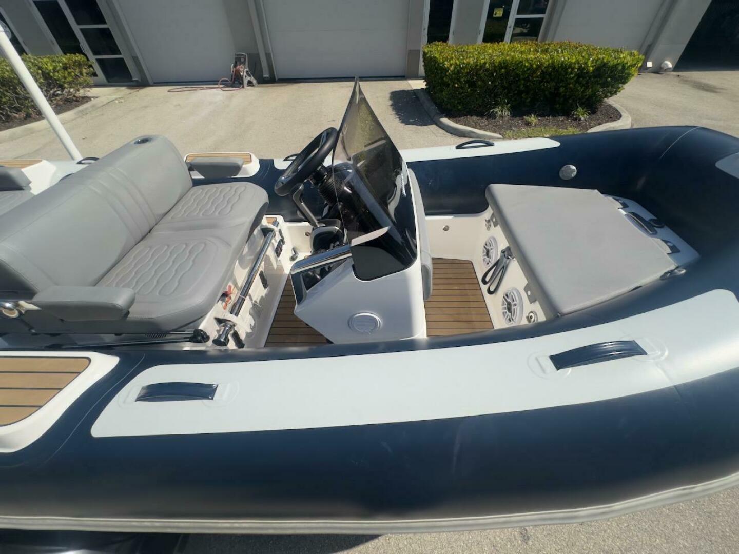 2024 Williams Jet Tenders 445 Diesel Jet Base - Image 14