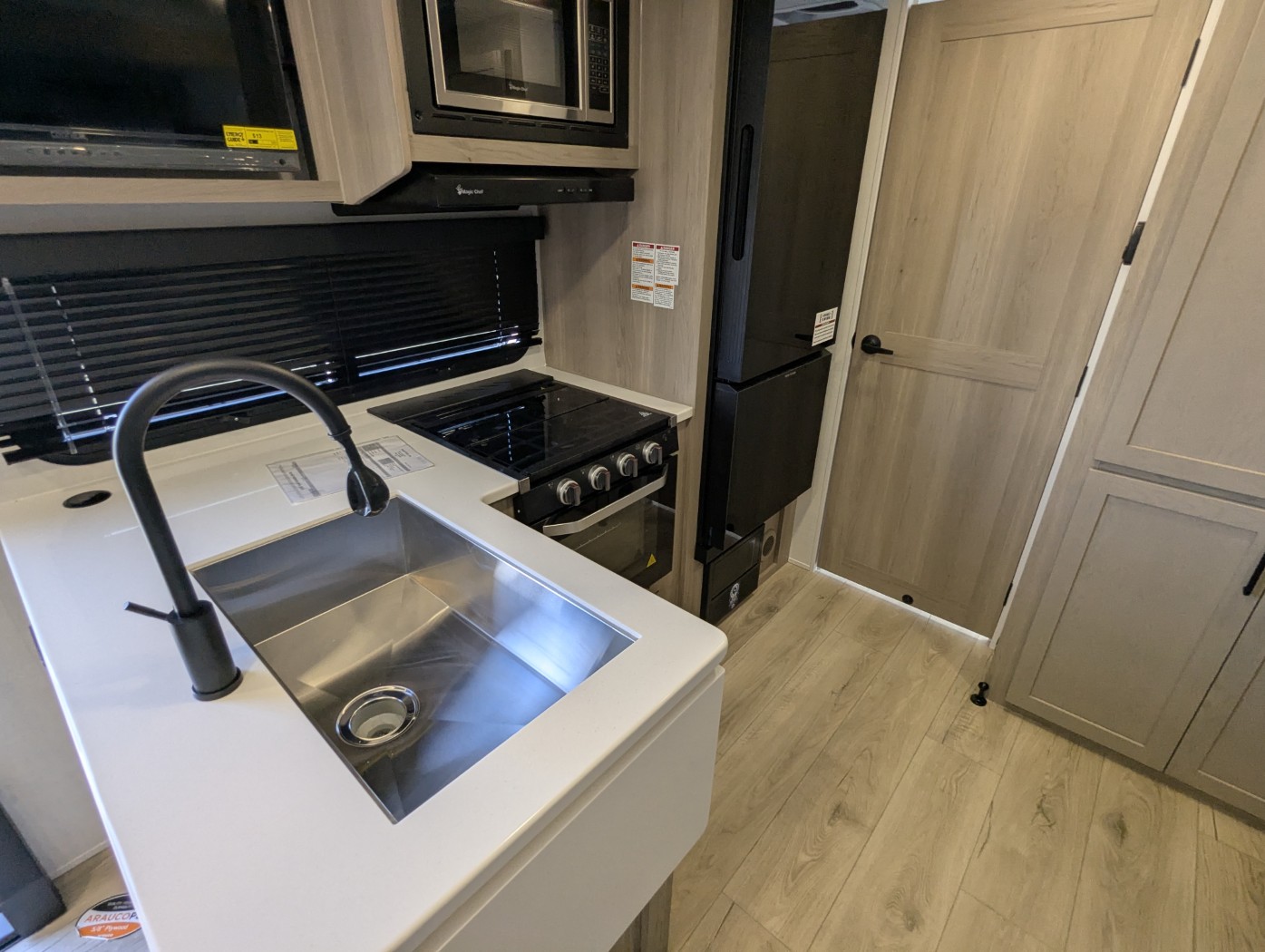 2026 Forest River Rockwood Mini Lite 2214S - Image 10