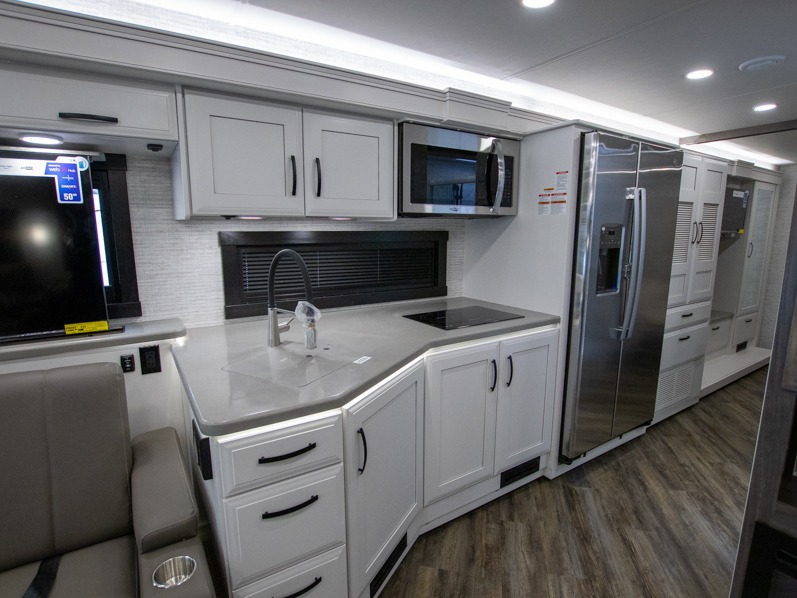 2025 Jayco Seneca 37M - Image 8