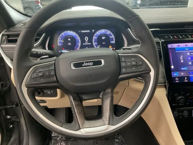 2025 Jeep Grand-Cherokee-L Laredo Altitude 4x4 - Image 14