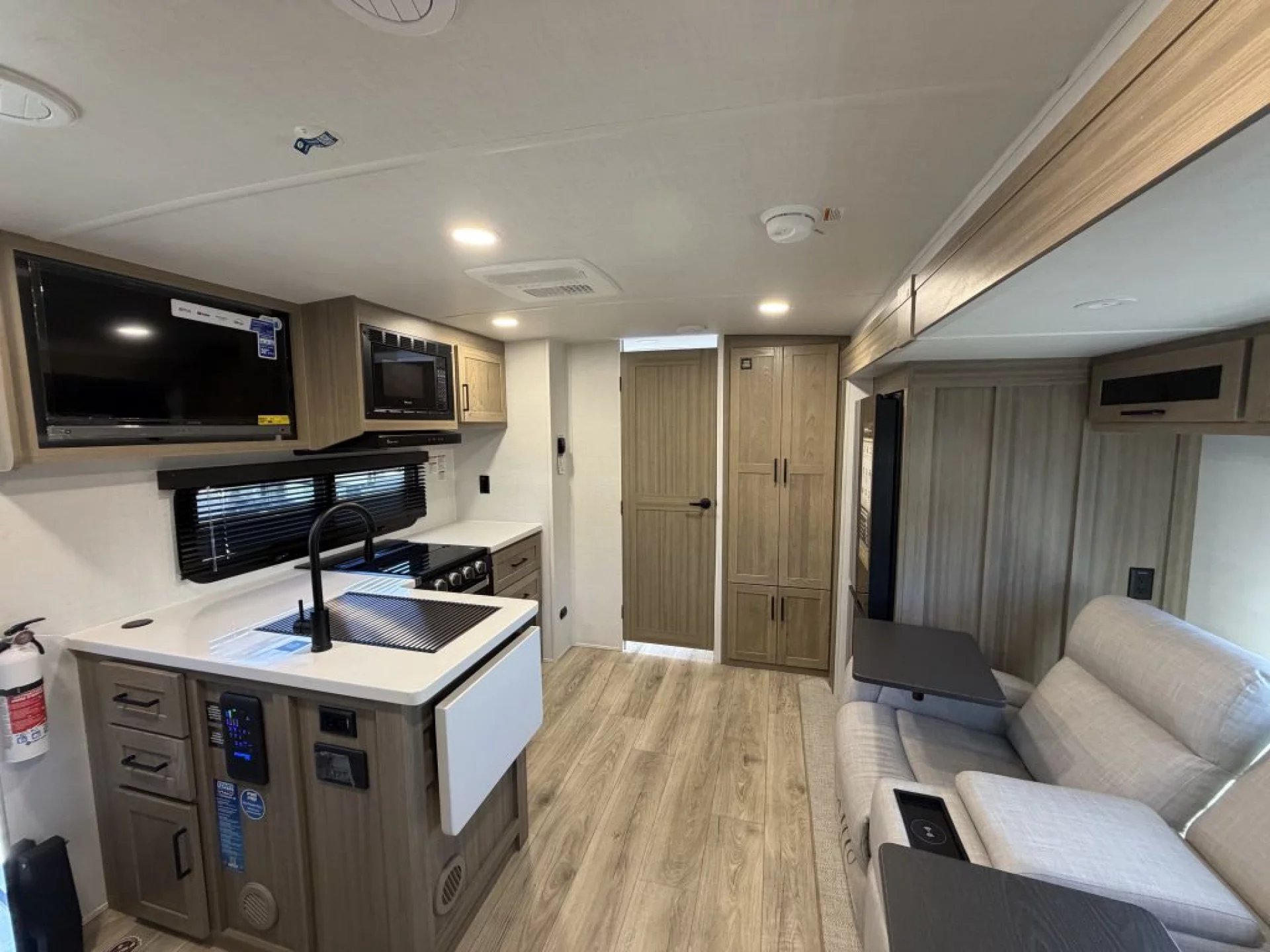 2027 FOREST RIVER ROCKWOOD MINI LITE 2513S - Image 14
