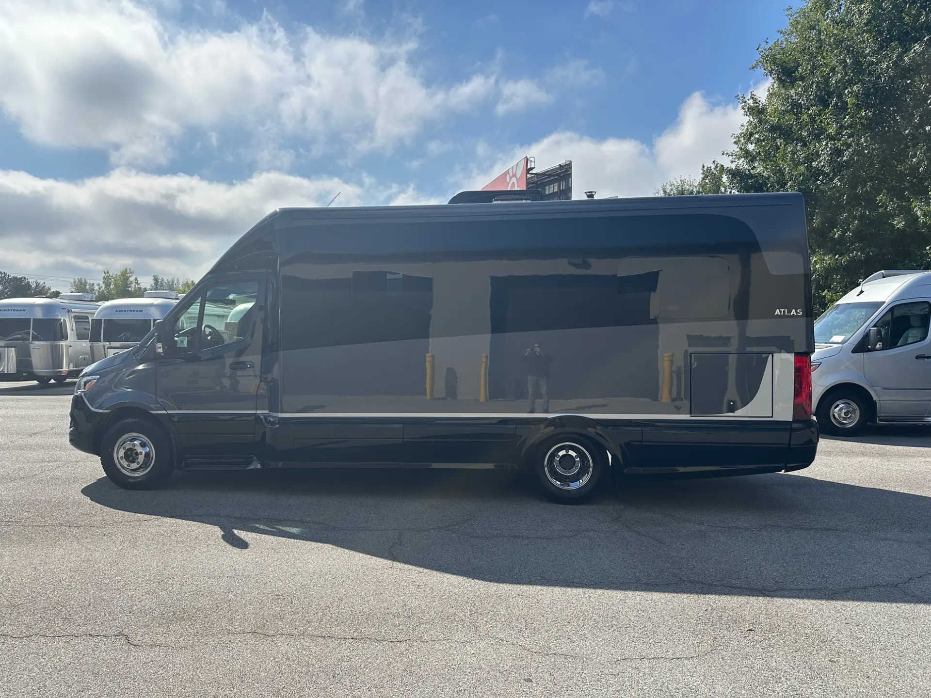 2027 Airstream Atlas 25RT - Image 6