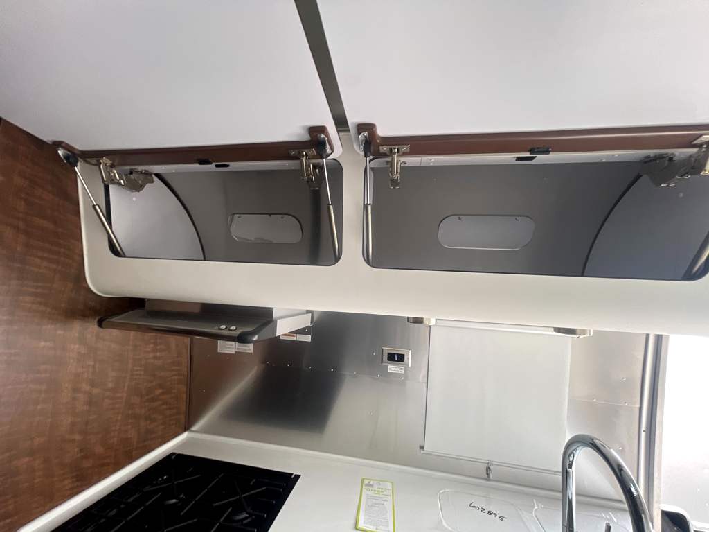 2026 AIRSTREAM GLOBETROTTER 27FBT - Image 21