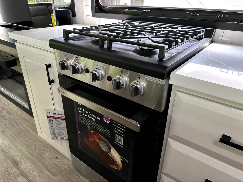 2027 JAYCO PINNACLE 32RLTS - Image 25
