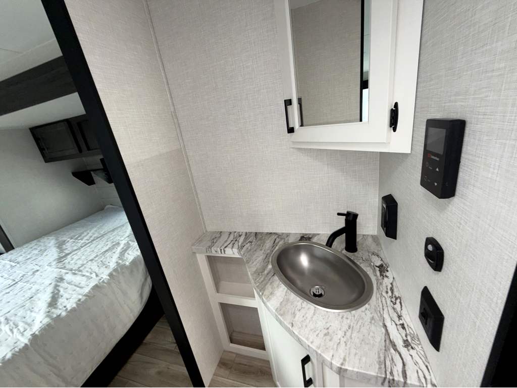 2026 VENTURE RV STRATUS 262VFK - Image 23