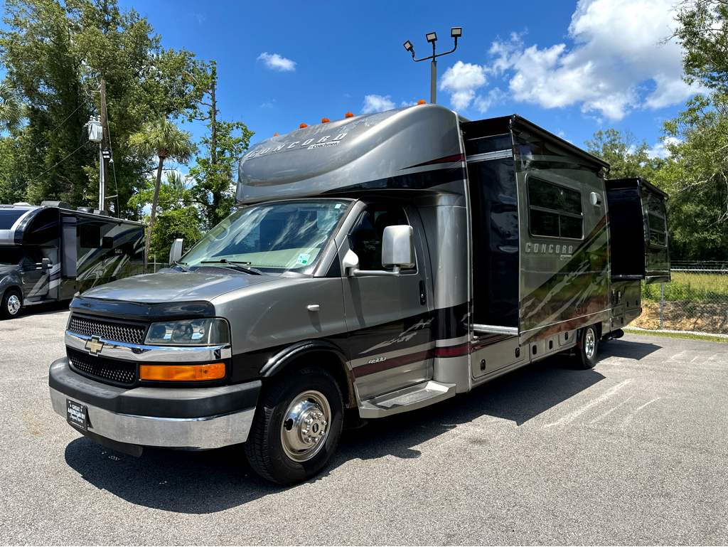 2013 COACHMEN CONCORD 300TS - Image 2