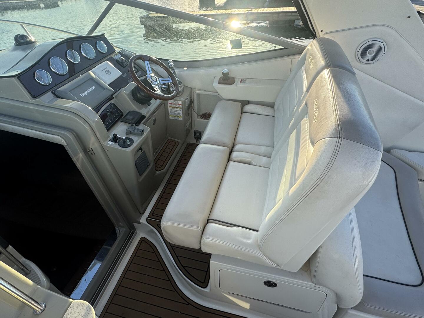 2011 Sea Ray 330 Sundancer - Image 15