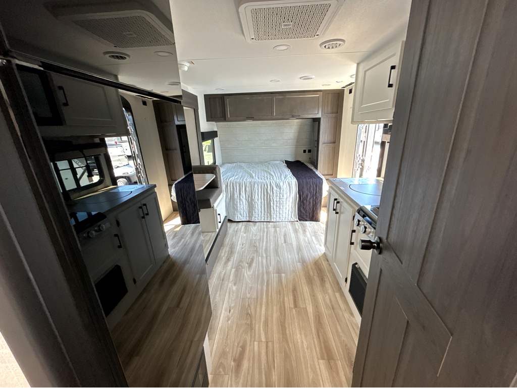 2026 VENTURE RV SPORTTREK STINGER 222VUD - Image 28
