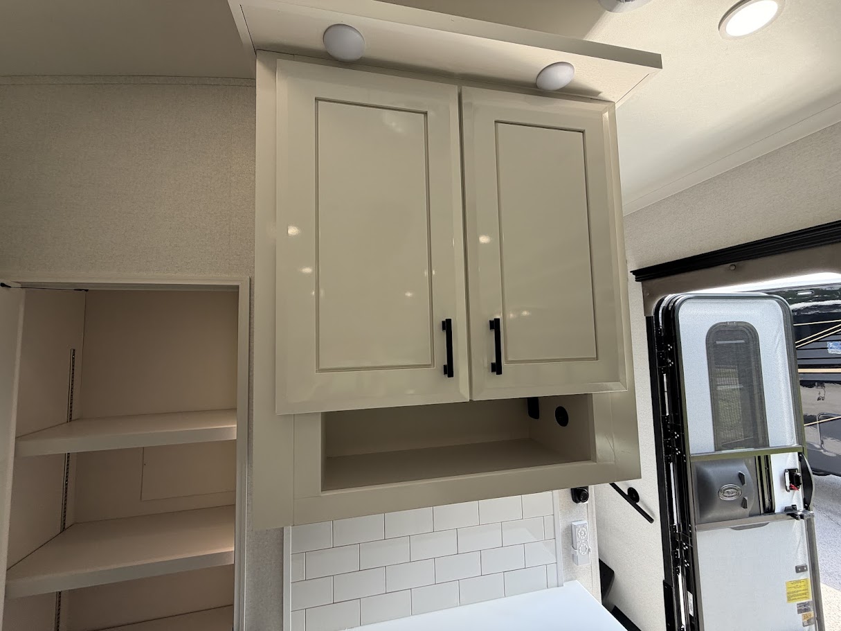 2027 JAYCO PINNACLE 32RLTS - Image 25