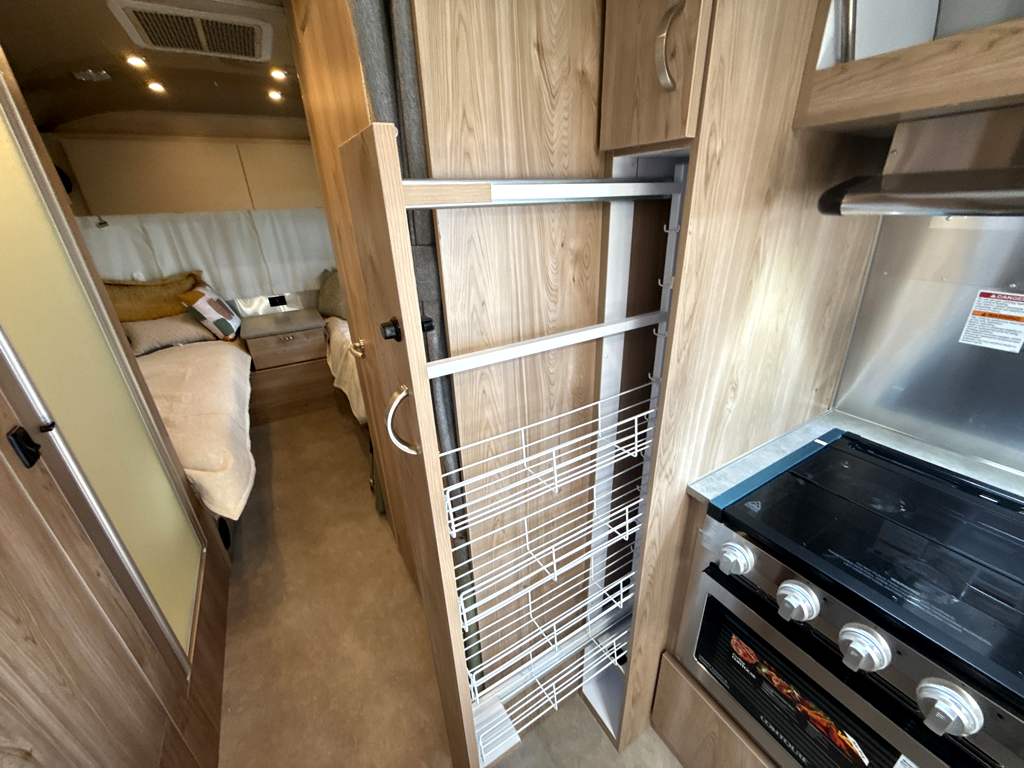 2027 AIRSTREAM FLYING CLOUD 25FBT - Image 23