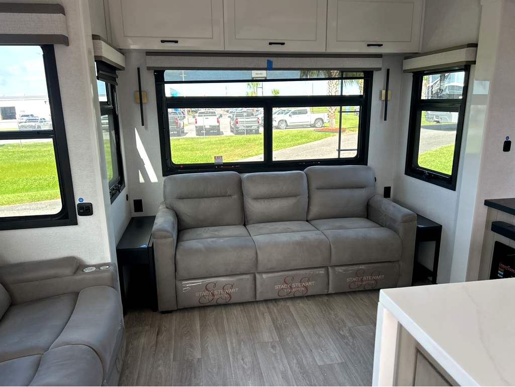 2027 JAYCO PINNACLE 32RLTS - Image 11
