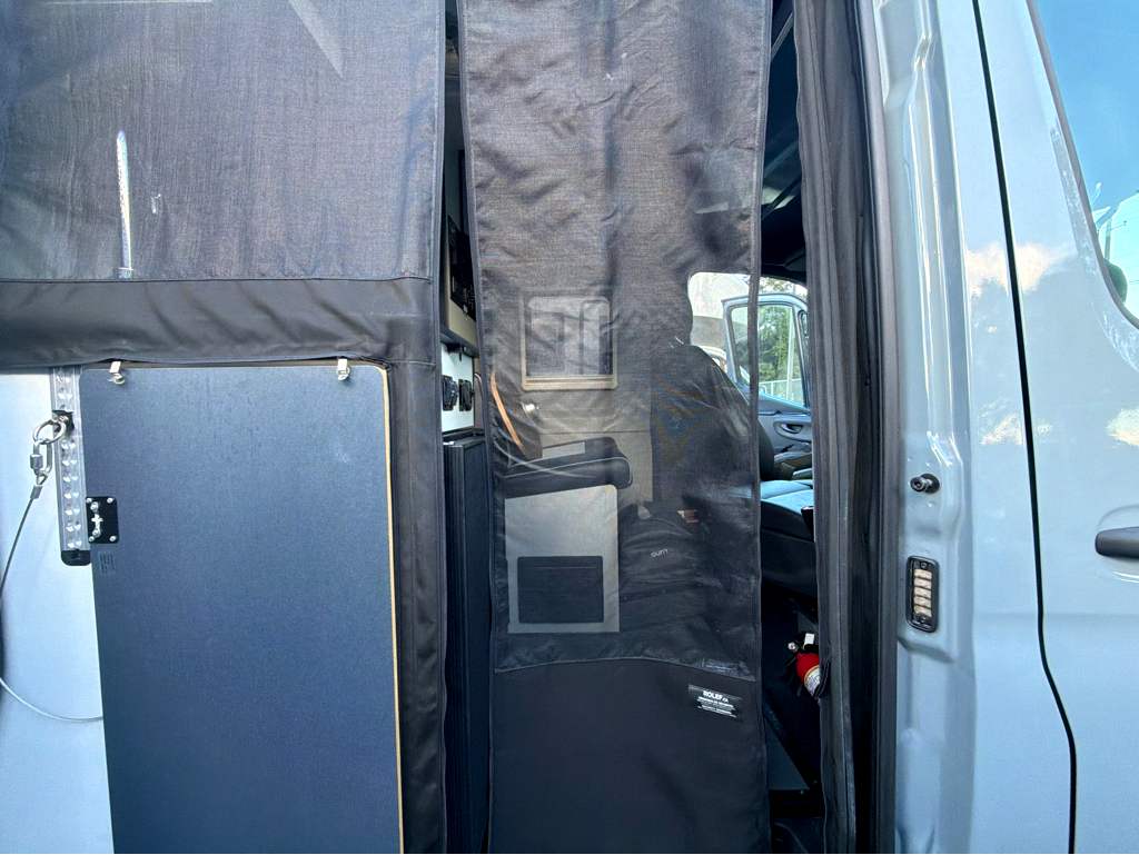 2023 WINNEBAGO REVEL 44E - Image 32