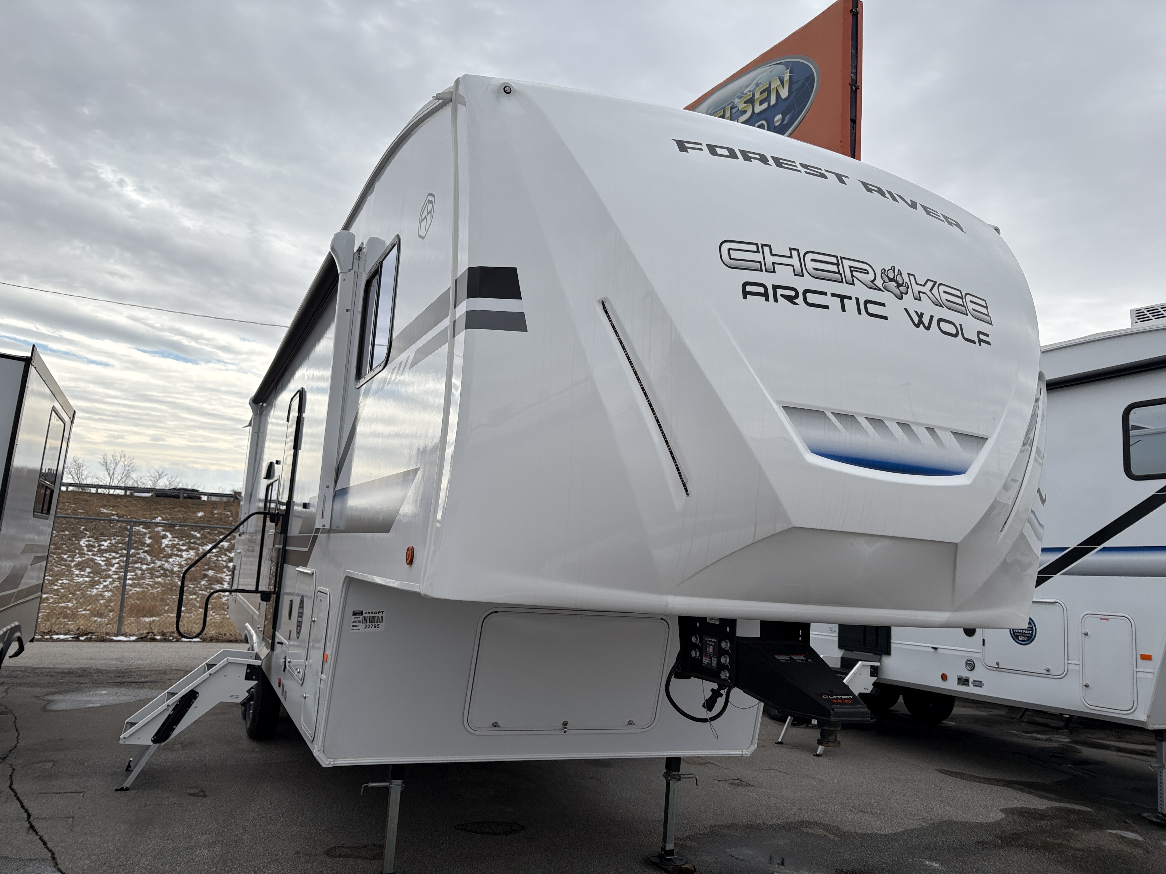 2026 Forest River Cherokee Arctic Wolf 285OPT