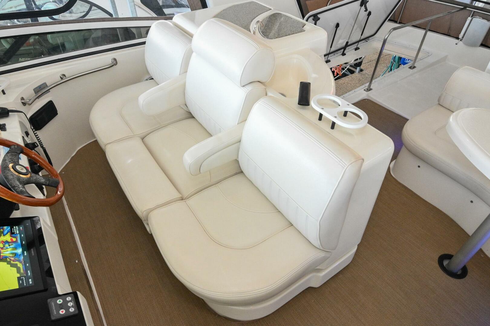 2002 Cruisers Yachts 5000 Sedan Sport - Image 106