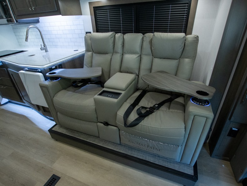 2026 Dynamax Europa 32KD - Image 8