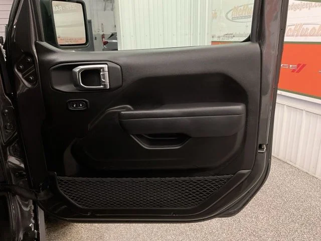 2025 Jeep Wrangler 4xe Rubicon 4x4 - Image 24