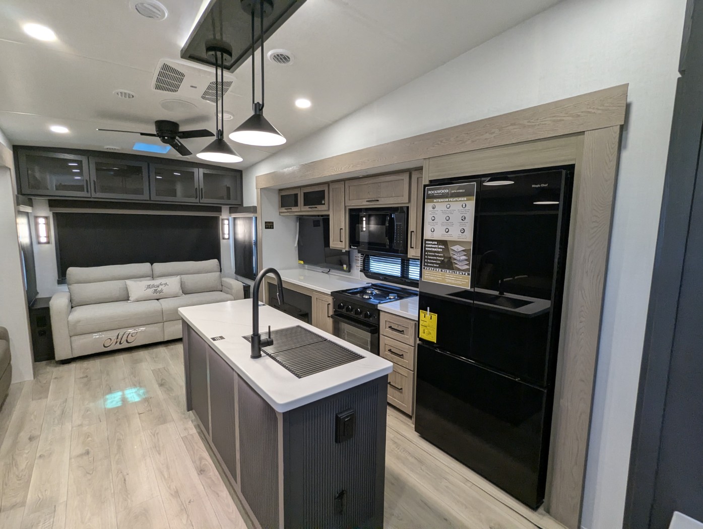 2026 Forest River Rockwood Signature R361RLS - Image 17