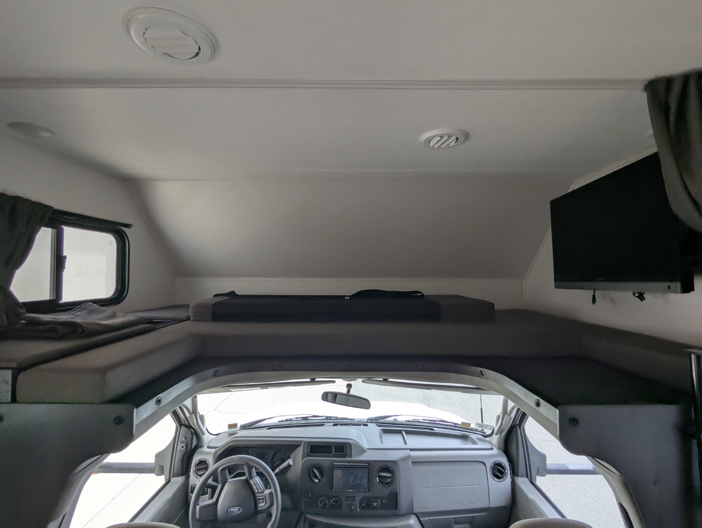 2026 FOREST RIVER SUNSEEKER 2750SLE - Image 12