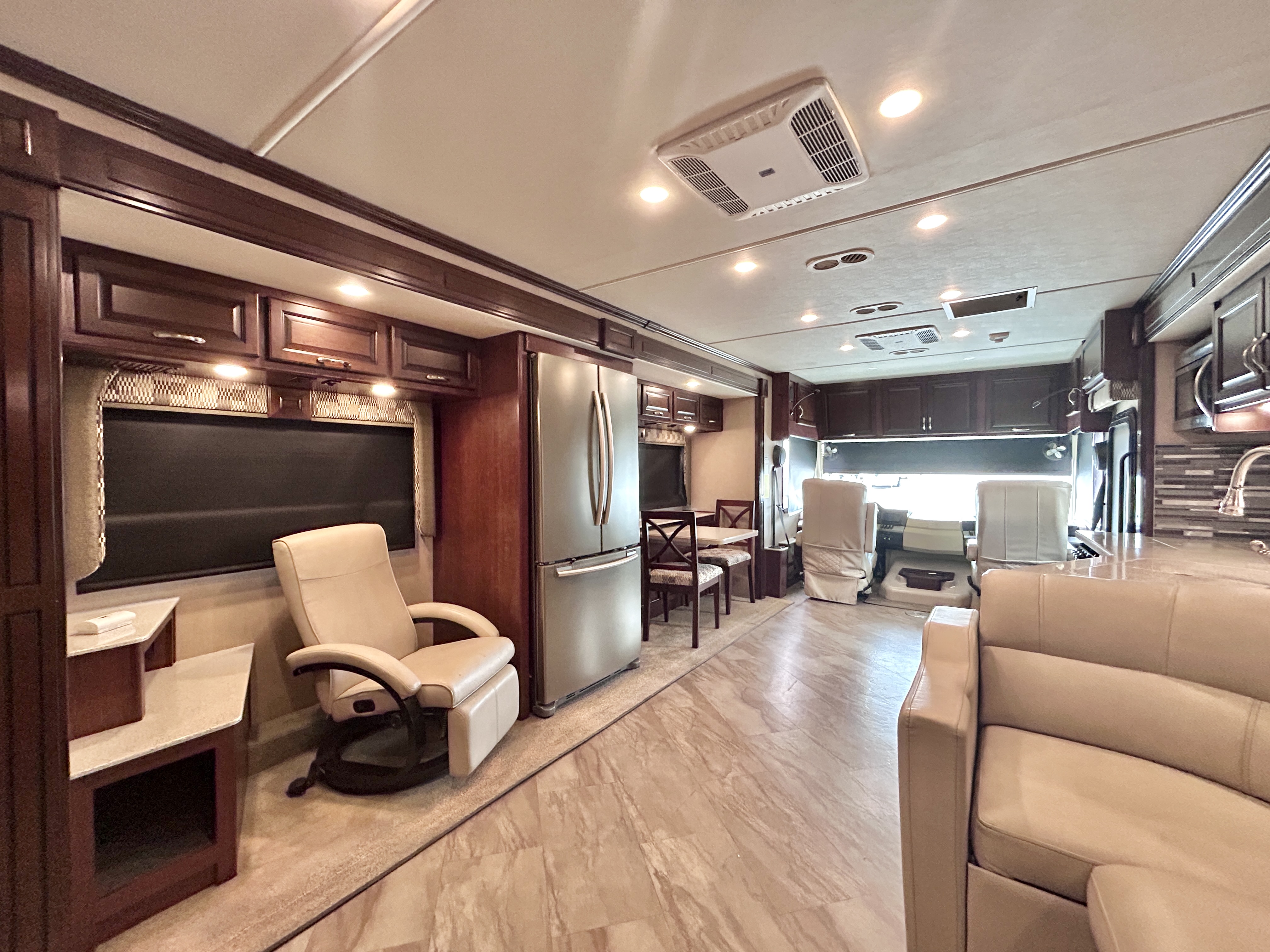 2017 Fleetwood Bounder 36Y - Image 22