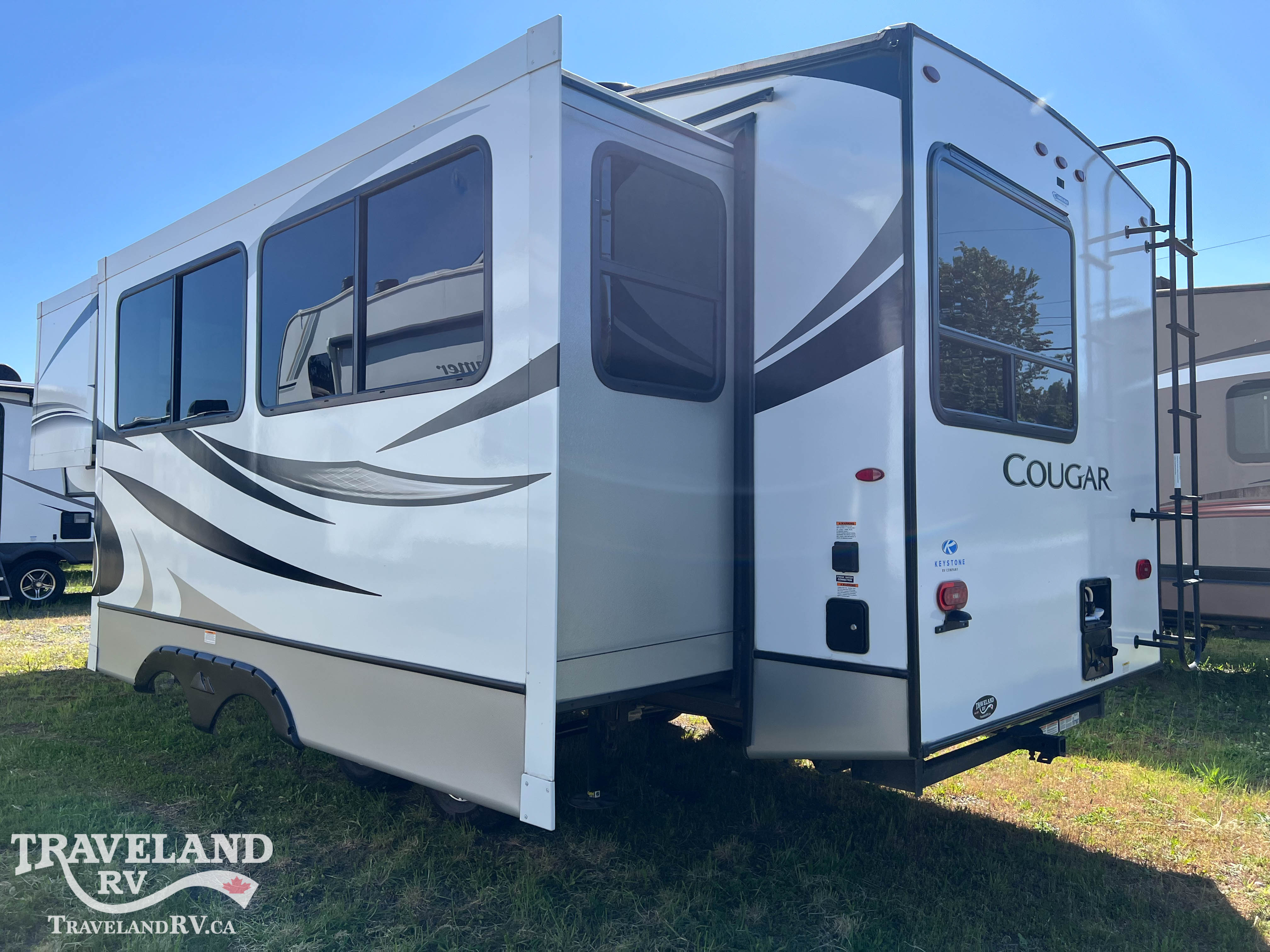 2023 Keystone Cougar Half-Ton 25RES - Image 5