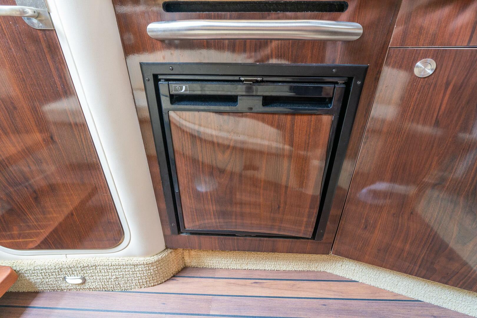 2016 Sea Ray 330 Sundancer - Image 27
