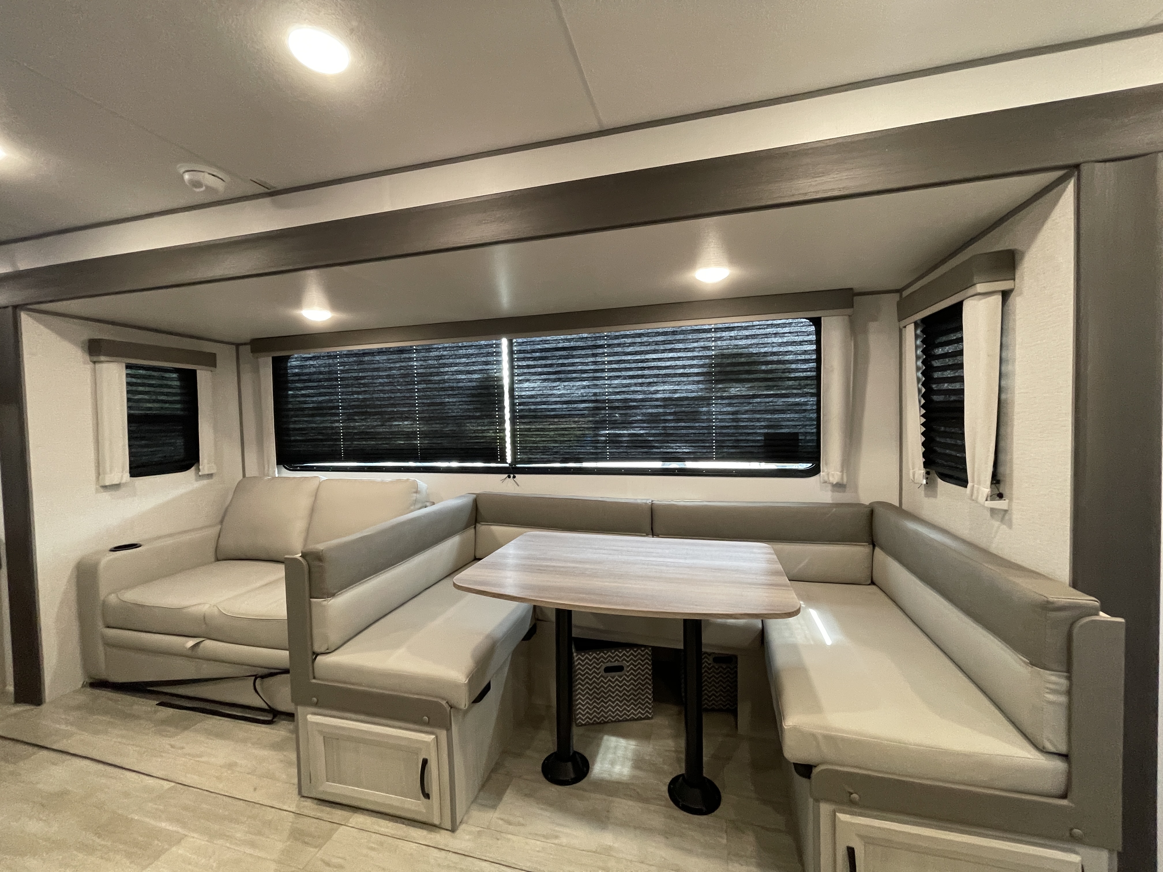 2027 Coachmen Catalina Legacy Edition 273DBHCK - Image 15