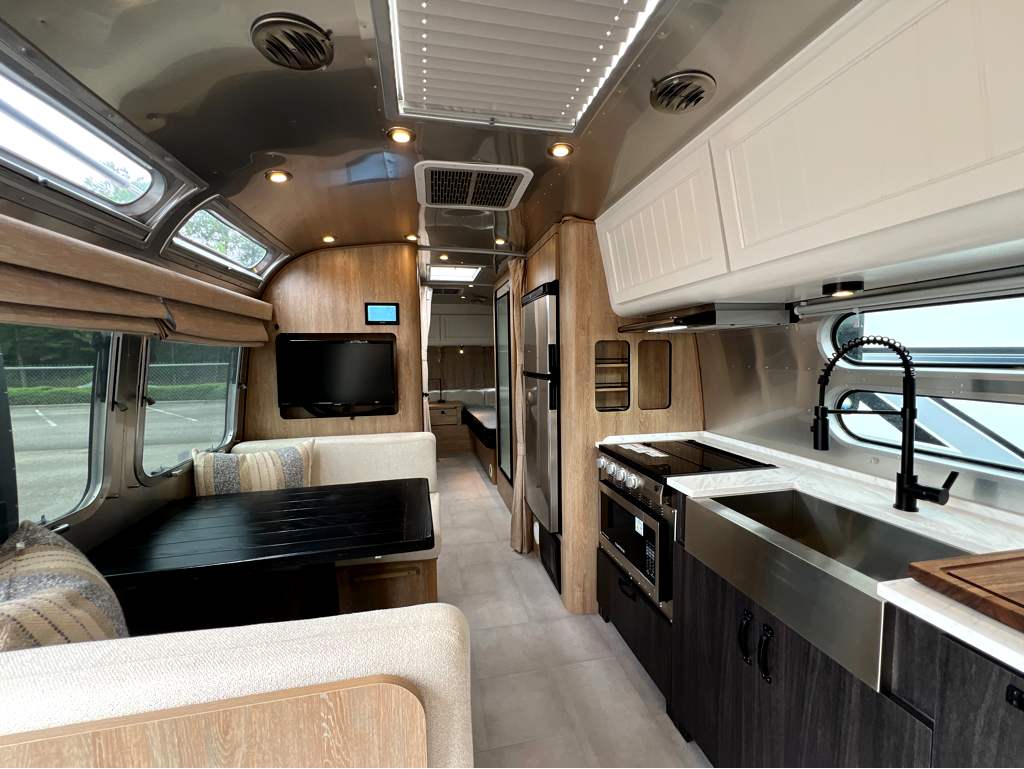 2024 AIRSTREAM POTTERY BARN 28RBT - Image 5