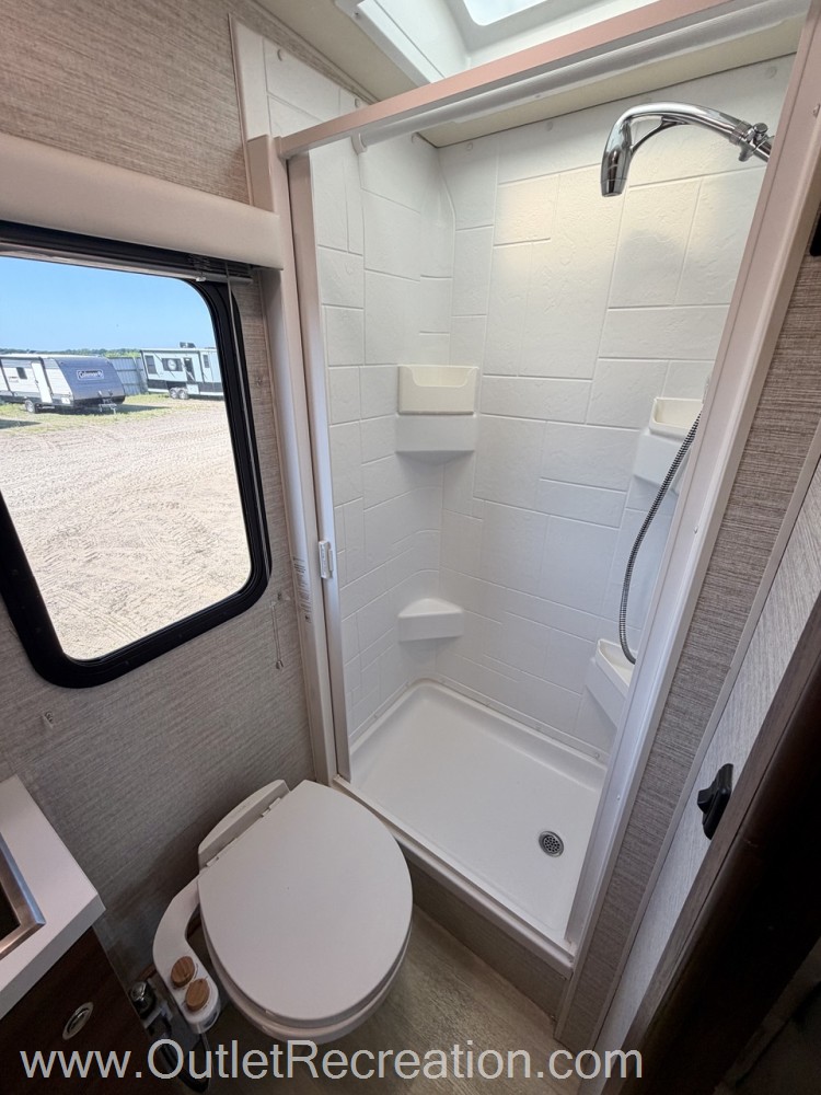 2020 Winnebago View 24D - Image 25