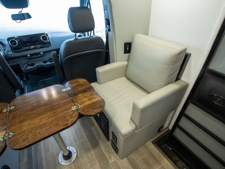 2020 Regency RV Ultra Brougham 25TB - Image 22