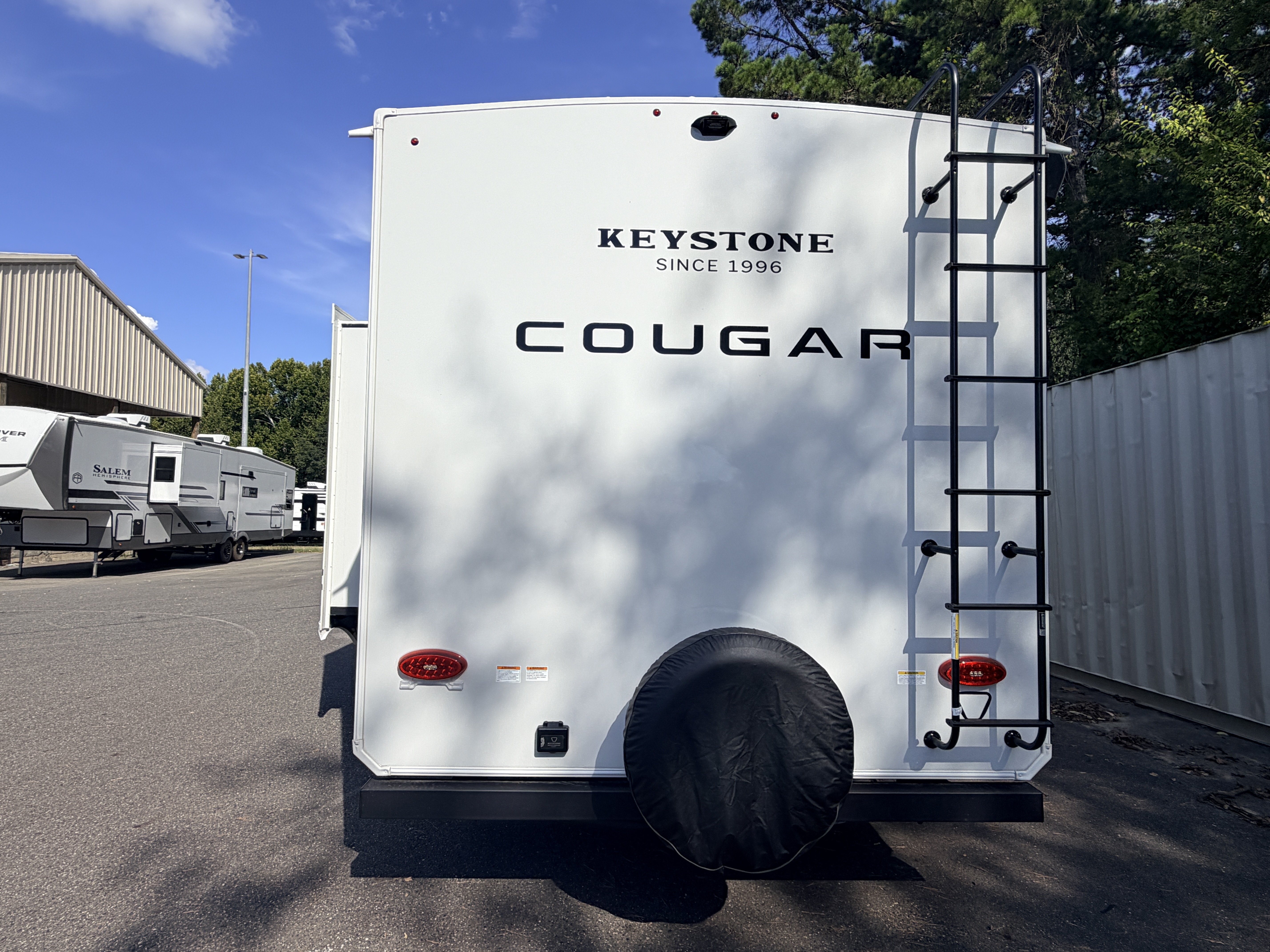 2027 Keystone COUGAR HALF-TON 21LBK - Image 6