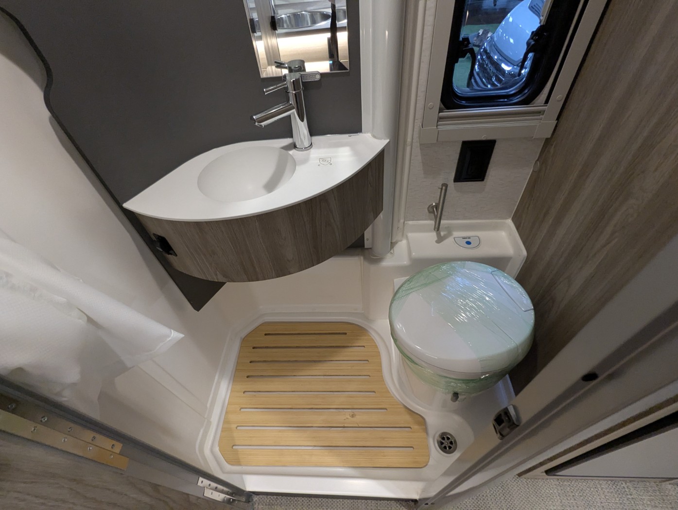 2027 Winnebago EKKO Sprinter 23B – Pop Top AWD - Image 34