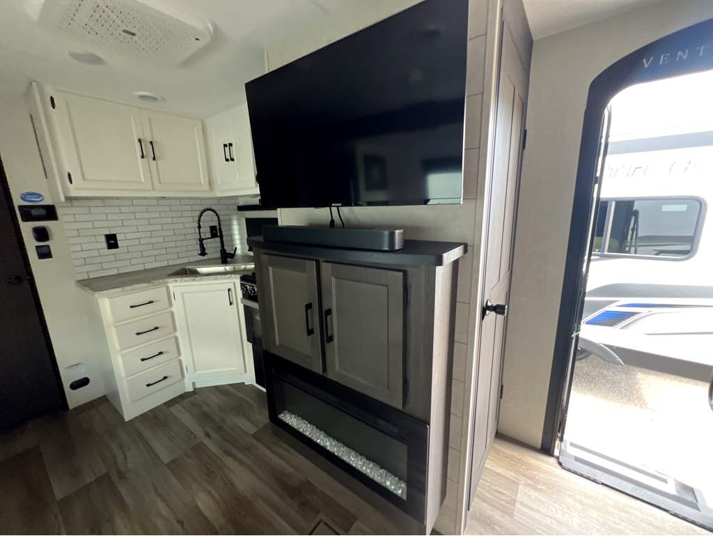 2026 VENTURE RV SPORTTREK 261VBH - Image 8