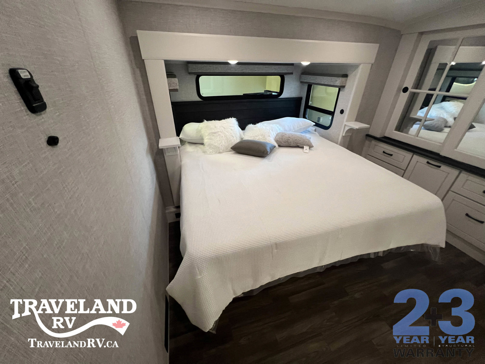 2025 Jayco North Point 377RLBH - Image 21