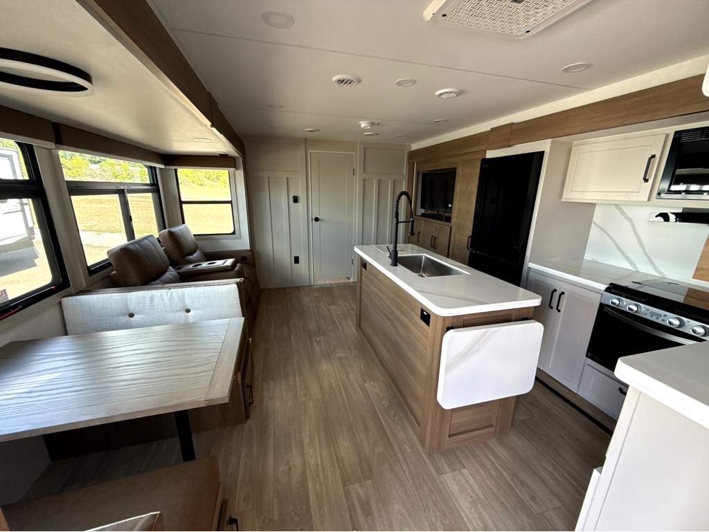 2027 VENTURE RV SPORTTREK 343VIB - Image 5